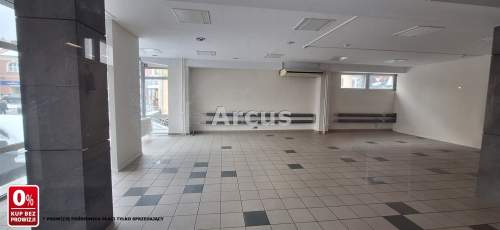 lokal w centrum z parkingiem