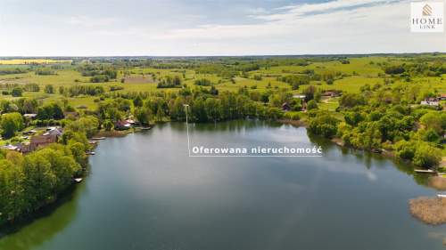 Dom w dawnej szkole nad jeziorem