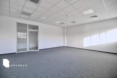 Nowoczesna przestrzeń biurowa lub magazynowa