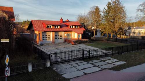 Budynek usługowo-mieszkalny z dużą halą garażową