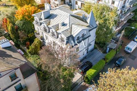 Elegancki apartament w historycznej wilii