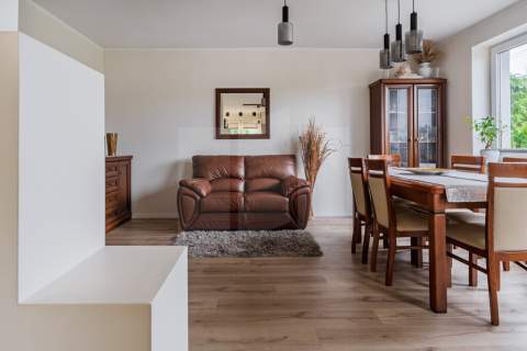 Wolnostojący dom z garażem po remoncie Straszyn