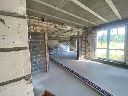 Przestronny dom 240 m na dużej działce 0,74 ha spokojna o