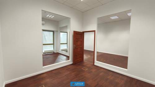 Biuro 77 m2, 2 pokoje, parking, klimatyzacja