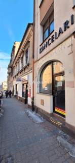 lokal z witryną