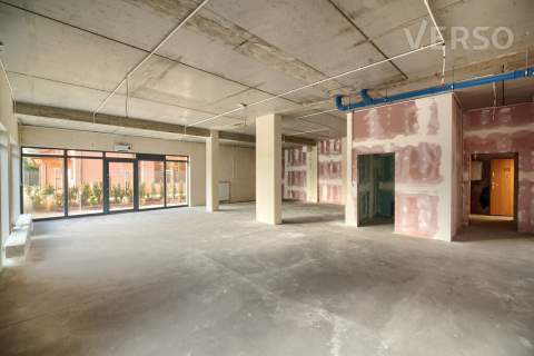 Narożny lokal z witrynami 126,5m2