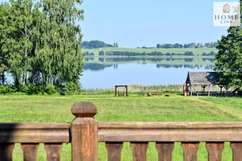 Olsztyn, dom z bala z linią brzegową