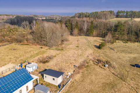 Działka budowlana 1368 m w otoczeniu lasu