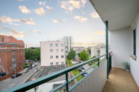 Zadbane mieszkanie z balkonem i piwnicą