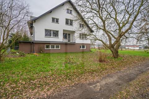 Dom na wynajem   13 pokoi, Banino