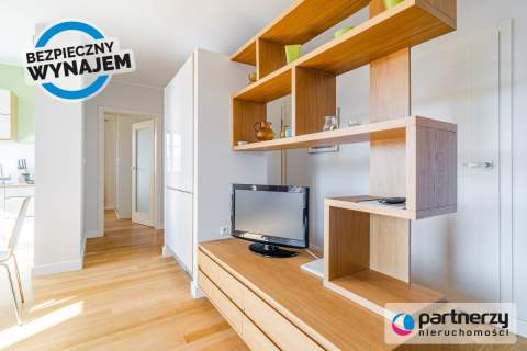 3 pokoje z balkonem, miejscem w hali i piwnicą 