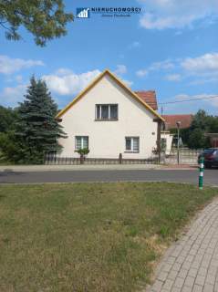 Dom wolnostojący 250m2 Działka 34ar Budynki