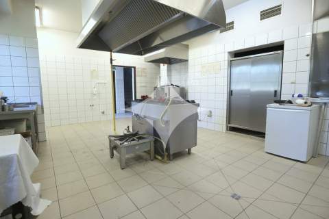 Budynek komercyjny o przeznaczeniu gastronomicznym