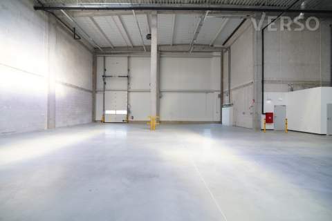 Magazyn 482 mkw. biuro 290 mkw. parking