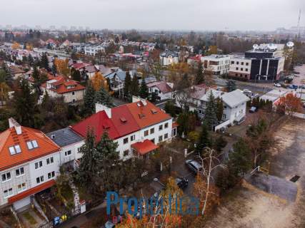 Urokliwy segment z ogrodem w otoczeniu zieleni