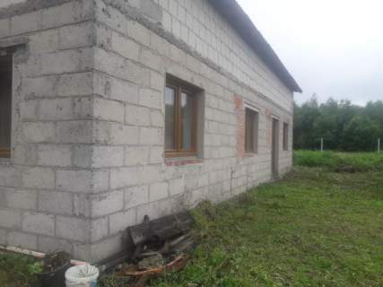 Dwa Domy Siedlisko 6,5 H w jednym kawałku w wnęce w lesie