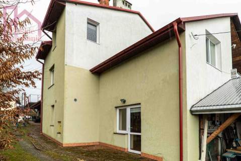 Kuńkowce - dom jednorodzinny z halą i budynkami gospodarczymi
