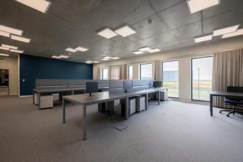 Biura 500 m 2 Hala 2.700 m2 pod Wrocławiem