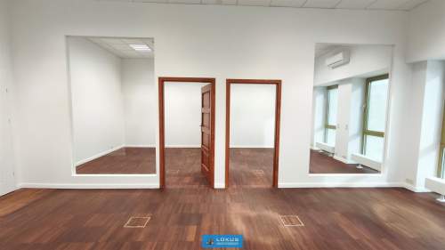Biuro 77 m2, 2 pokoje, parking, klimatyzacja