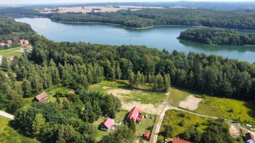 Posiadłość nad jeziorem na skraju lasu w pierwszej linii brzegowej