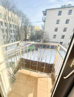 Trzy spore pokoje obok metra, balkon, piwnica