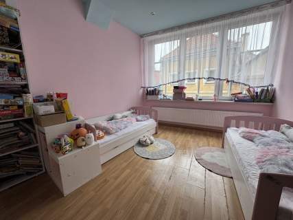 Całe piętro kamienicy 86 m.kw, 4 pokoje