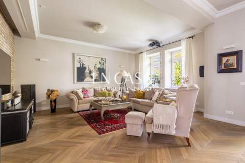 Elegancki apartament w historycznej wilii