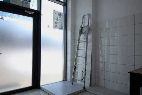 Lokal w centrum b. dużego osiedla mieszkaniowego.