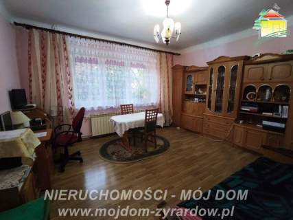 Zadbany dom dwurodzinny w dobrej lokalizacji.