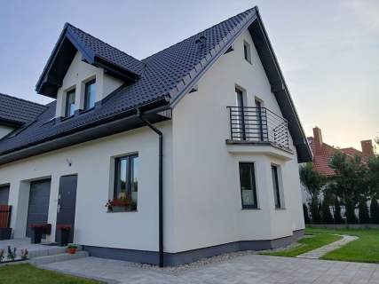 Atrakcyjny dom, bliźniak w Nowodworcach do zamieszkania