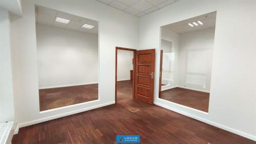 Biuro 77 m2, 3 pokoje, parking, klimatyzacja