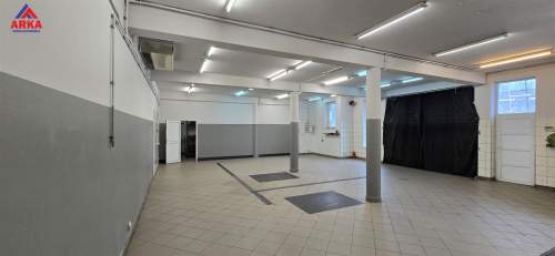 Przestronny lokal usługowo-handlowy na parterze