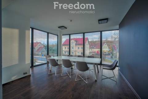 Duży lokal na Wrocławskiej pod salon samochodowy 