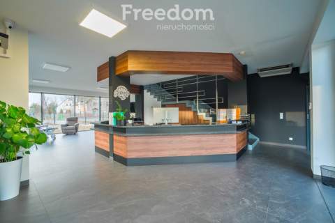 Duży lokal na Wrocławskiej pod salon samochodowy 