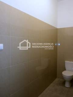 Lokal na parterze z witryną - pl.Górnośląski
