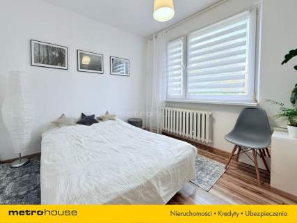 Mieszkanie 3 pokojowe z balkonem w niskim bloku.