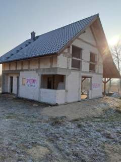Dom w stanie surowym otwartym z dużą dzialką