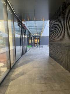Salon z aneksem i sypialnia, garaż