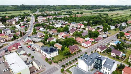 Działka z budynkami centrum handel-usługi Frampol