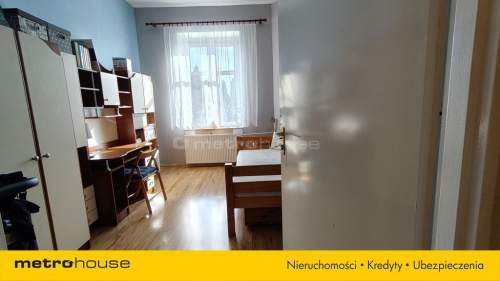 Na sprzedaż mieszkanie na parterze w kamienicy.