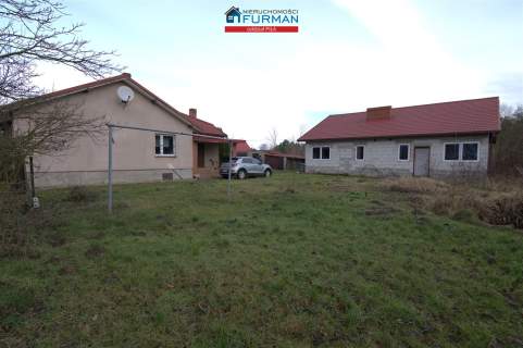 2 domy na działce 3772 m2 w Wieleniu