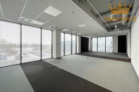 Na wynajem 630m2 z podziałem gabinetowym na Włochach