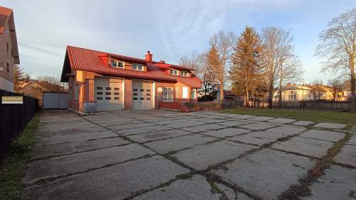 Budynek usługowo-mieszkalny z dużą halą garażową