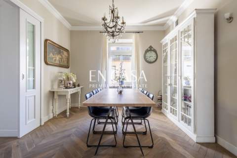 Elegancki apartament w historycznej wilii