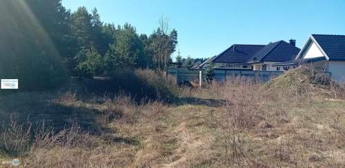 Nieruchomość nad zalewem z prywatnym lasem 
