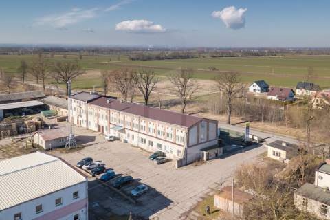 Hala o powierzchni 3000m2 w Cedrach Wielkich
