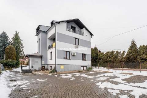 Przestronny lokal usługowy 270 m   Zakopiańska