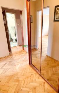 Trzy spore pokoje obok metra, balkon, piwnica
