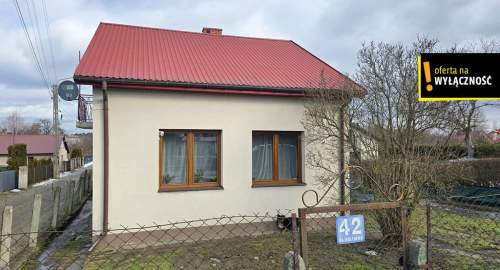 Mały dom 75 m2 z ogródkiem w Ostrowcu Św.