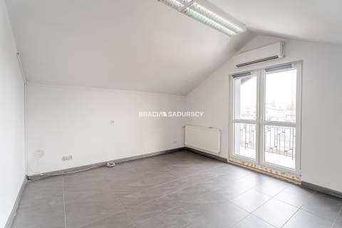 Przestronny lokal usługowy 270 m   Zakopiańska